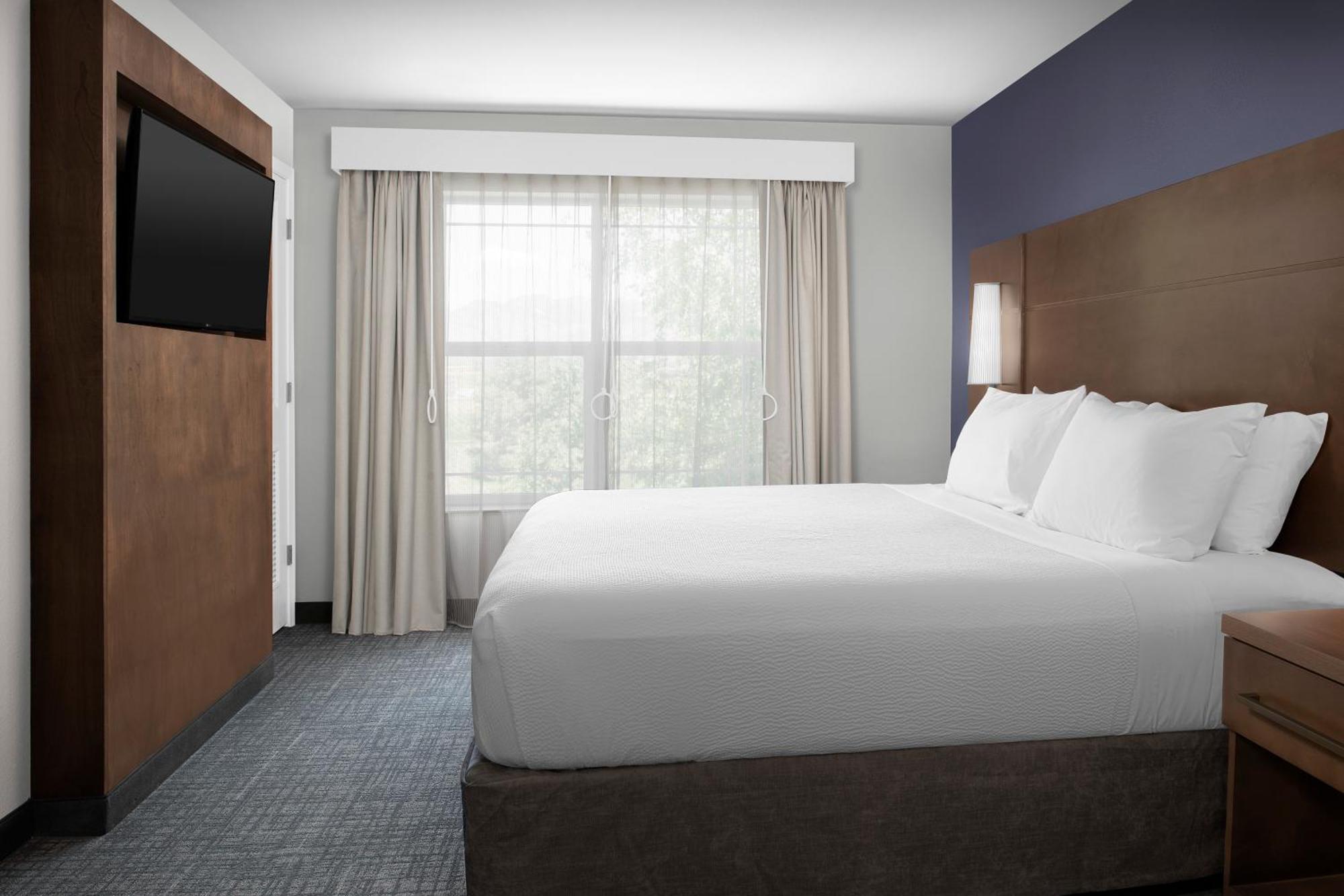 Two-Bedroom Suite,1610227668:JPEG